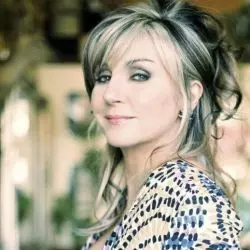 Lesley Garrett