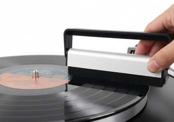 Audiotechnica Goka Antistatický kartáček na desky z uhlíkových vláken