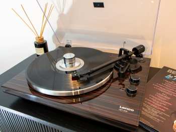 Audiotechnica Lenco LBT-345WA Ořech + Ortofon 2m Red