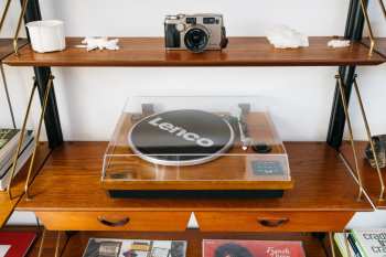 Audiotechnica Lenco LS-55 gramofon s Bluetooth, USB a vestavěnými reproduktory Wood