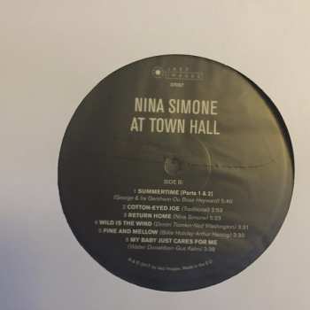 LP Nina Simone: At Town Hall DLX | LTD