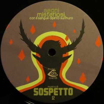 2LP Sospetto: Segni Misteriosi, Con Il Sangue Dipinto Sul Muro