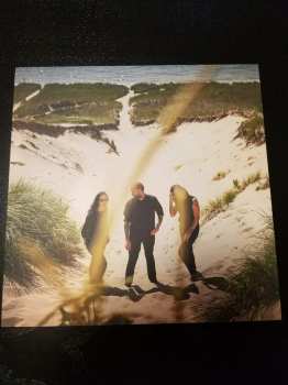 LP The New Trust: Upset The Tides CLR