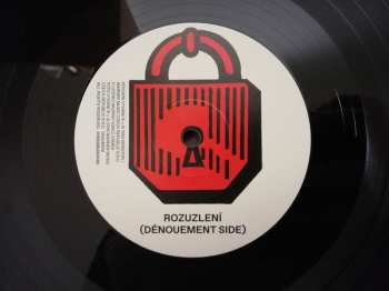 LP Visací Zámek: Three Locks