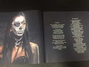 LP Vanexa: The Last In Black